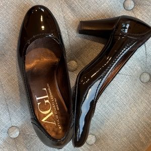 Attilio Giusti Leombruni AGL Black Patent Leather Pumps!